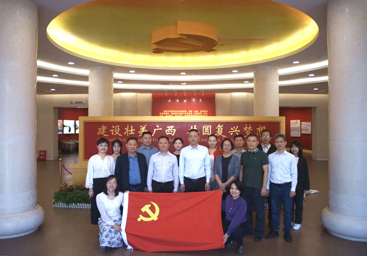 市委党史研究室组织开展“追寻历史记忆?传承红色精神”主题活动